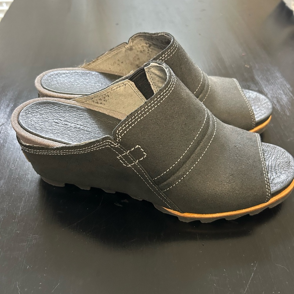 Sorel black slides/wedge